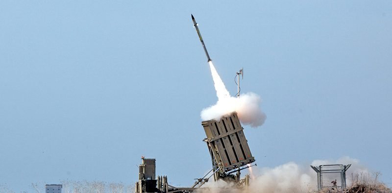 A missile from the Israeli Iron Dome launching in November 16, 2012. (Photo: Israeli Army)