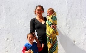 Gitana woman with her two children. (Photo: Noé Otero, 2013. Location unknown)