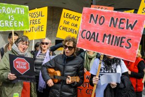 Protest outside St Kilda and Balaclava Commonwealth Bank branches in Melbourne, Australia on Thursday May 11, 2017. The Commonwealth Bank has some $20,590 million invested in fossil fuel projects. The Bank has been an aggressive investor in fossil fuel projects investing $3886 million just in 2016, a ratio of 4.6 to one of fossil fuel investments versus investment in renewable energy, out of line with it's commitment for sustainable investment under the Paris Agreement 2C temperature targets. (Photo: Takver, Flickr)