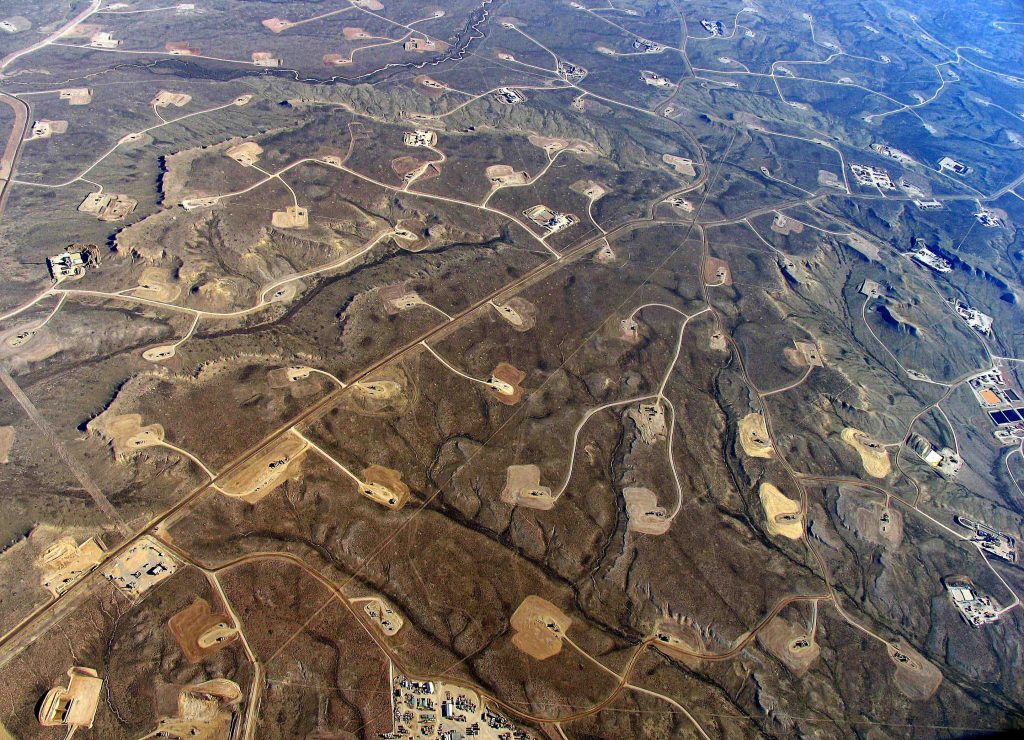 The Jonah Field, a natural gas field in the Green River Basin in Sublette County, Wyoming, in 2006. In heavily fracked areas, a dense web of roads, pipelines and well pads transform forests and grasslands into fragmented islands, disrupting wildlife corridors. Credit: Bruce Gordon/EcoFlight